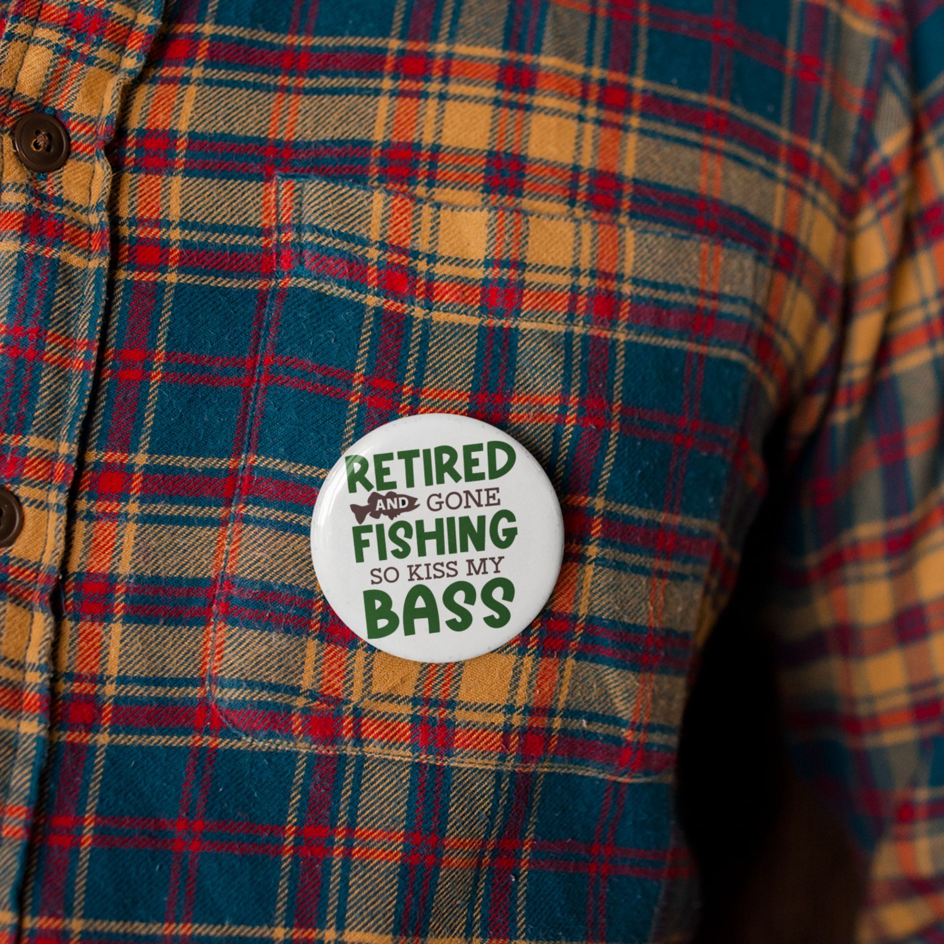 Celebrate retirement with our fishing pin badge! A funny gag gift for any retirement party. Perfect for the avid fisherman!