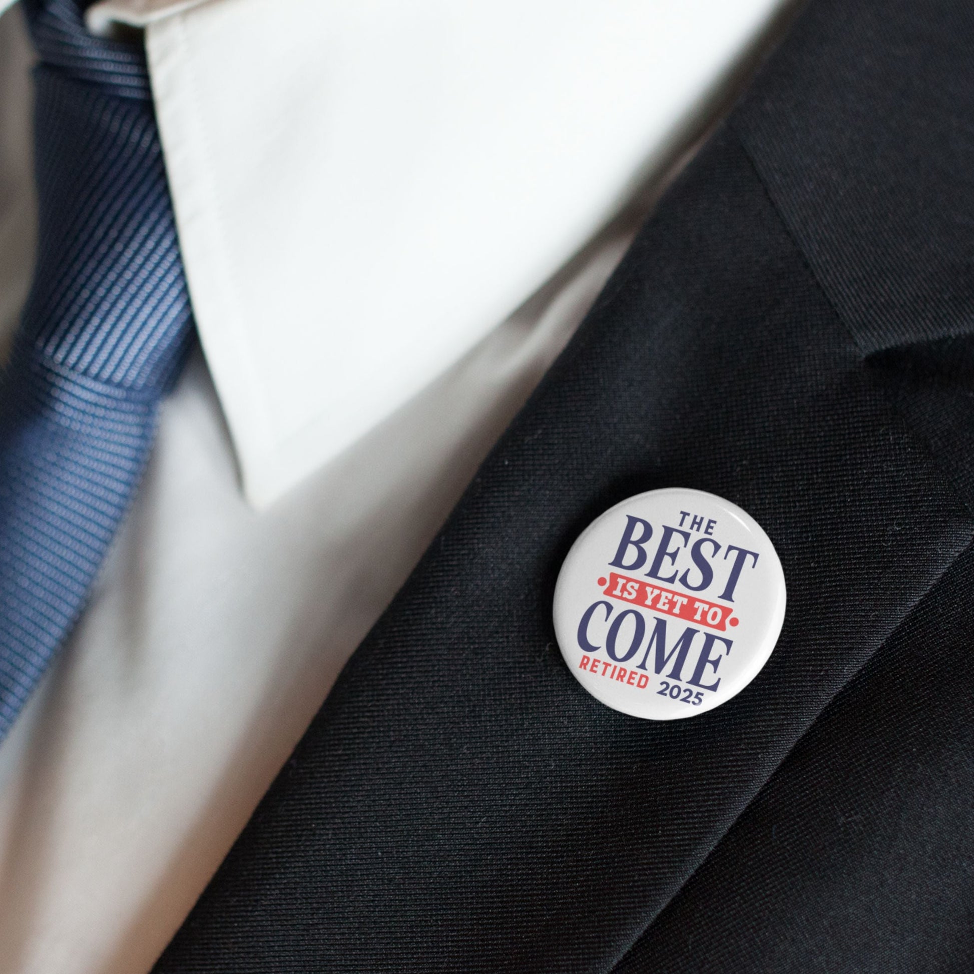 Happy Retirement Party Pin displayed on a formal suit, adding a fun touch to professional attire. A stylish retirement party pin for coworkers and friends.